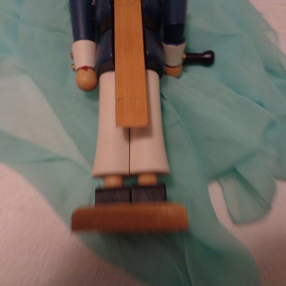 SAILOR WOODEN NUTCRACKER NUTCRACKER VILLAGE 11 INCHES - Picture 5 of 13
